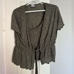 Olive green 2 piece top. Sz xl